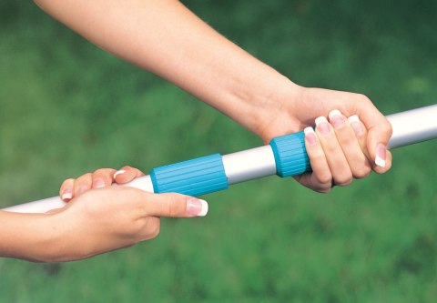 ZESTAW CZYSZCZĄCY DO CZYSZCZENIA BASENÓW Z ODKURZACZEM WODNYM 28002 INTEX