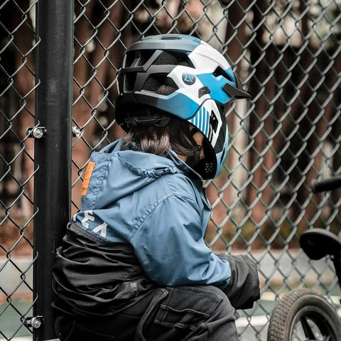 Kask rowerowy dziecięcy z odpinaną szczęką rozmiar M 54-57cm - niebieski