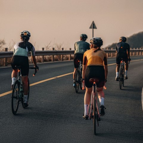 Lampka tylna wodoodporna inteligentna światło tylna - czarna