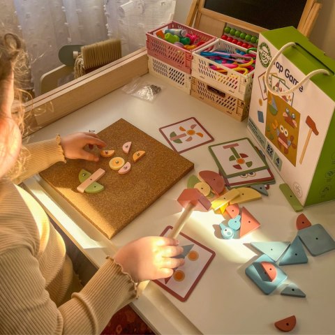 Drewniana Przybijanka z Młotkiem Układanka 20 wzorów 82 el.